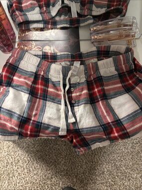Cozy Medium Plaid Drawstring Women’s Shorts - Red/Green/White